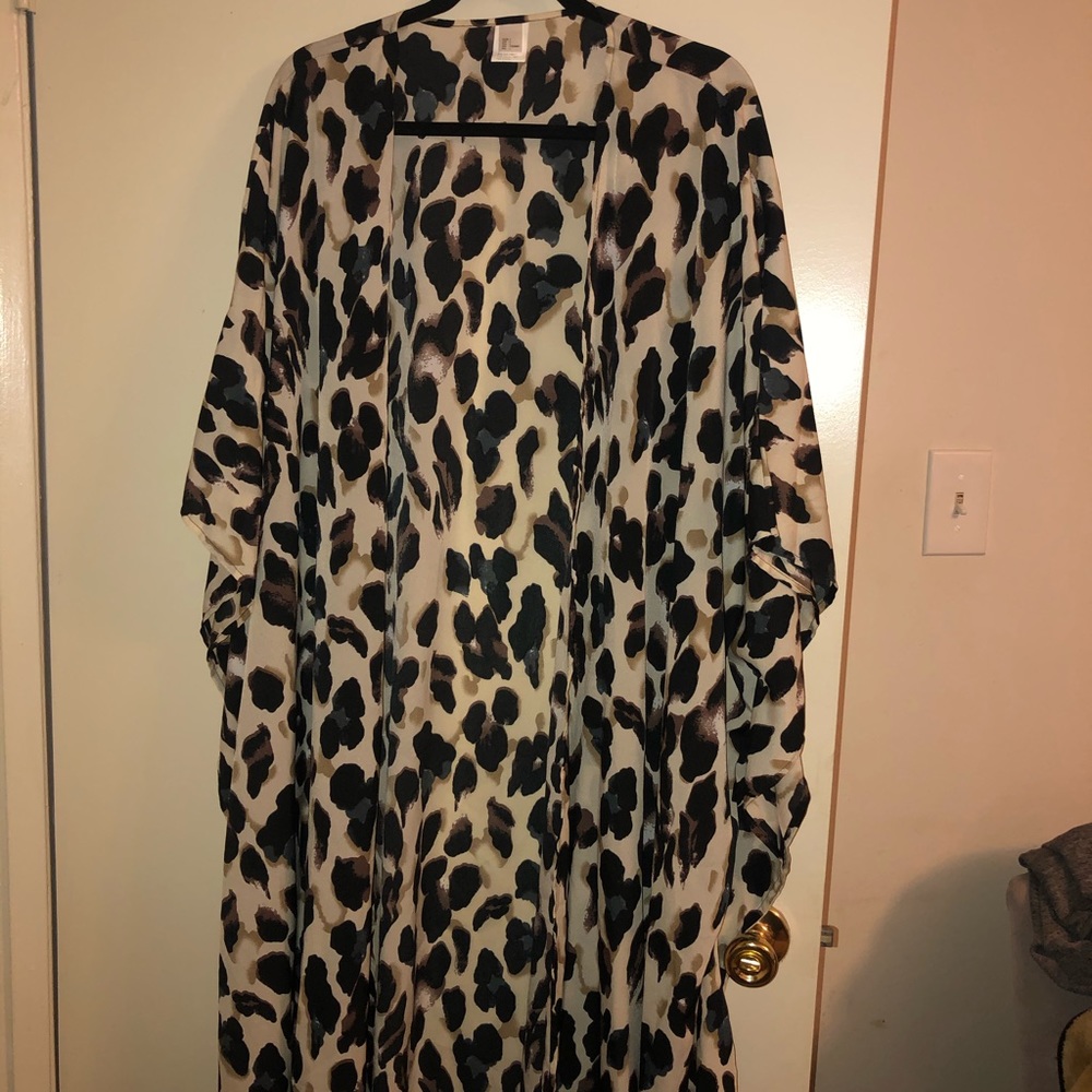 Women’s flowy kimono maxi dress